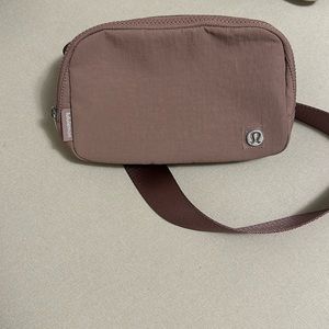 Lululemon everywhere belt bag